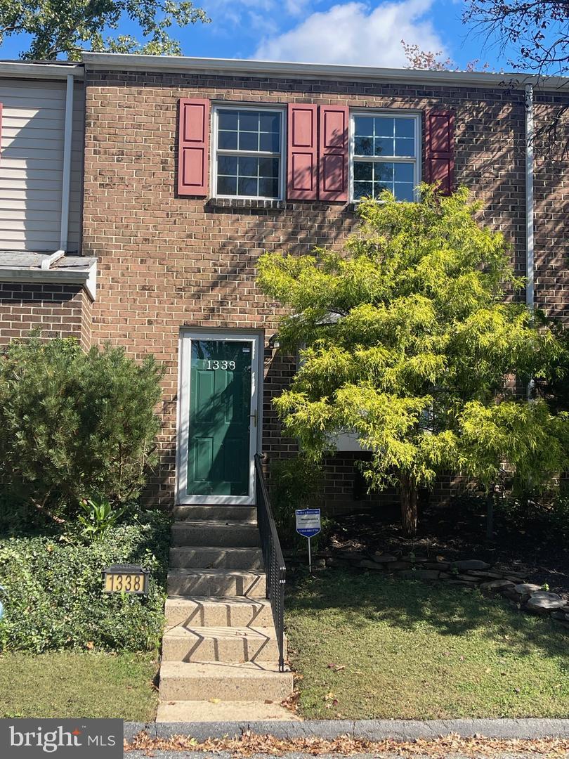 Close front exterior view and entry of 1338 Blue Jay Drive